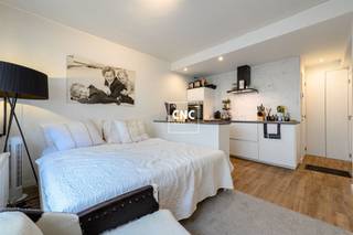 Mooi gerenoveerde studio in het centrum van Knokke. Gelegen op de Zoutelaan, nabij Lippenslaan, Dumortierlaan en Kustlaan. Indeling: inkomhal,...