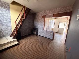 <p>Do you dream of decorating a home entirely to your own taste? Then this home in Pater R. Van De Wouwerstraat, which is ready for renovation, is exactly what you’re looking for.</p><p>The home features two bedrooms and a northwest-facing garden. Here, you’ll have the chance to bring your vision for your home to life and create a true home.</p><p>The location is a major asset. You’ll live in the center of Scherpenheuvel-Zichem, within walking distance of shops, schools, restaurants, and all daily amenities. The famous basilica, the lively market, and the green surroundings of the Hageland region make for a pleasant living environment. Plus, you’ll enjoy easy access to surrounding towns.</p><p>Whether you’re looking for your first home, a renovation project, or an attractive investment, this property offers plenty of potential.</p><p>*The property is currently rented out. To respect the tenants’ privacy, personal belongings have been removed from the photos.<br />*The advertised price is for this property. There is also the option to purchase all three townhouses together.</p><p>For more information or to schedule a visit, please contact Lauren at Gilles Vastgoed at 0468/ 486 127 or email her at lauren@gillesvastgoed.be</p>