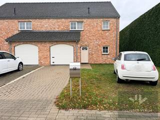 Deze woning is beschikbaar vanaf 1 februari 2026! Parkeermogelijkheid inpandige garage!Deze halfopen bebouwing biedt een comfortabele en warme thuis...