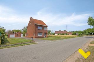 Bekijk ook zeker de 3D virtuele tour en krijg zo nog beter een beeld van wat deze woning u te bieden heeft.Deze woning, gelegen op een toplocatie te...