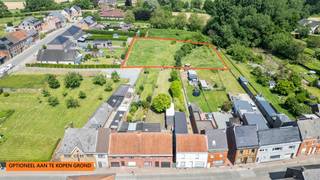 ZOTTEGEM - Bouwgrond langs Ten Ede op perceel van 7a 16ca <br /><br />Deze bouwgrond voor een halfopen bebouwing heeft een oppervlakte van 7a 16ca en geniet van een toegang via Ten Ede.<br /><br />Als extra troef bestaat de mogelijkheid om aansluitend een weide van 32a 80ca bij aan te kopen. Dit maakt het perceel bijzonder interessant voor dierenliefhebbers, hobbylandbouwers of wie op zoek is naar extra buitenruimte en een groene omgeving. De weide is gelegen in landschappelijk waardevol agrarisch gebied.<br /><br />Interesse? Contacteer ons voor meer informatie of een bezoek ter plaatse (053/60.65.66).<br /><br />De vermelde prijs is een richtprijs. Na ontvangst van de biedingen zal de verkoper beslissen of hij/zij de eigendom verkoopt aan het beste bod. De richtprijs is aldus niet bindend voor de verkoper. Voor meer info kunt u ons contacteren of het reglement raadplegen op onze website.