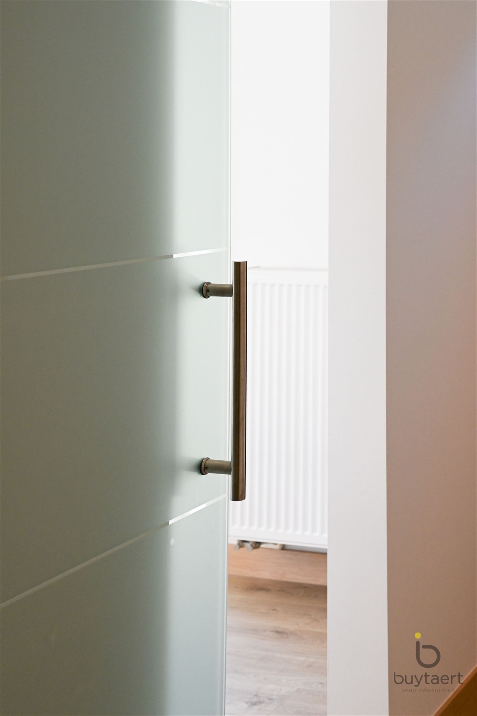 Gelijkvloerse woning met tuin te Schilde. - foto 3