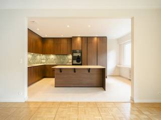 Ideaal gelegen op een steenworp afstand van het Ter Kamerenbos, biedt dit volledig gerenoveerde appartement een bruto vloeroppervlakte van circa...