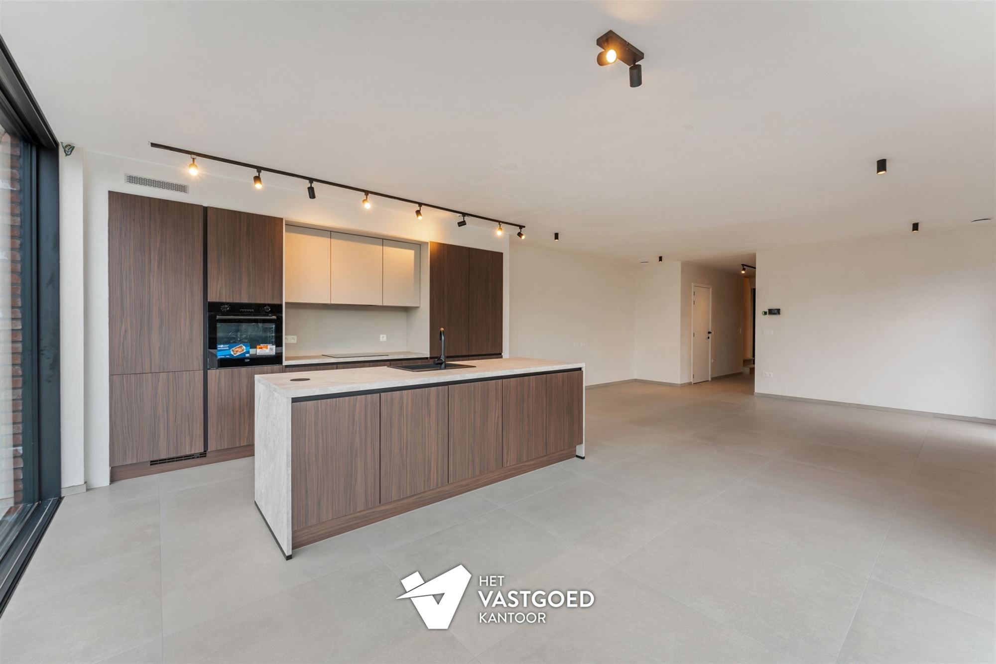 VOLLEDIG AFGEWERKTE NIEUWBOUWWONING OP CENTRALE LIGGING TE BERINGEN - foto 5