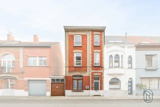 Te koop: centraal gelegen opbrengsteigendom met garage en ruime stadstuin nabij de Bourgoyen-OssemeersenVlak bij de Bourgoyen-Ossemeersen vind je dit...