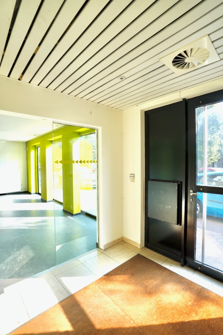 Ruim handelspand in de hoofdstraat van Ertvelde ! - foto 5