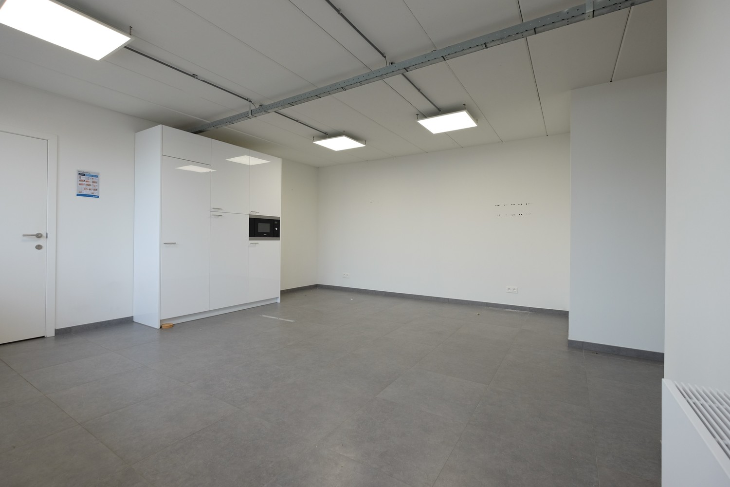 Te huur showroom met magazijn &amp; werkatelier (700 m²) Sint-Truiden - foto 5