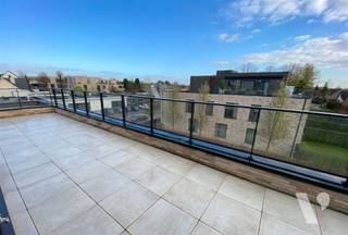 Magnifique appartement moderne au dernier étage (Penthouse) avec 2 chambres à coucher, deux (2 !) super grandes terrasses et une place de...