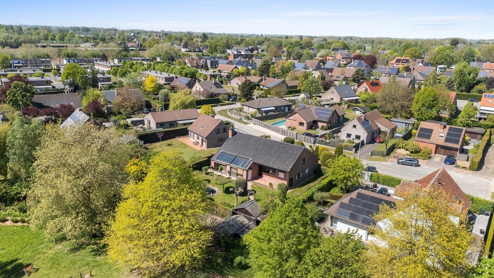 Karaktervolle villa met uitzonderlijk potentieel in Laarne! - foto 3