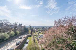 <p><strong>Century21 ImmoNero stelt voor:</strong></p><p>Unieke Bouwgrond van 12Are  met schitterend oninneembaar uitzicht over de wijde omgeving, uitstekend gelegen op 500m van het centrum en winkels, vlakbij bushalte en op 700m van de scholen.</p><p>Op deze grond staat momenteel een af te breken woning, waardoor er een nieuwbouw kan gerealiseerd worden aan 6% BTW ipv. 21%. Na afbraak kan er een woning gebouwd worden van 9m x12 m + volwaardige verdieping + verdiep onder dak.</p><p>U kan een bod uitbrengen aan minimum de vraagprijs . Contacteer het agentschap voor bijkomende info.</p>