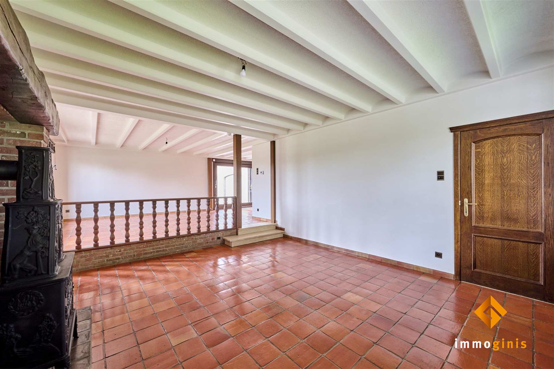 Zéér ruime woning met dubbele inpandige garage op mooi perceel van 7a33ca. - foto 4