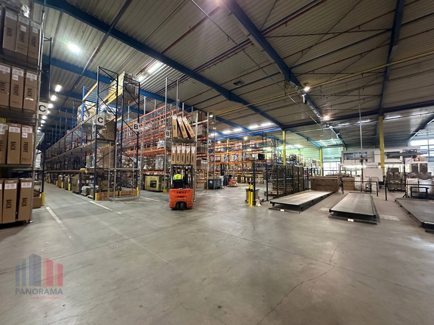 HOOGBOUWMAGAZIJN van 5.400 m² te huur in Wielsbeke. - foto 1