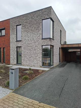 Half open bebouwing in een kindvriendelijke rustige buurt net buiten het centrum met een Onderhoudsvriendelijke tuin