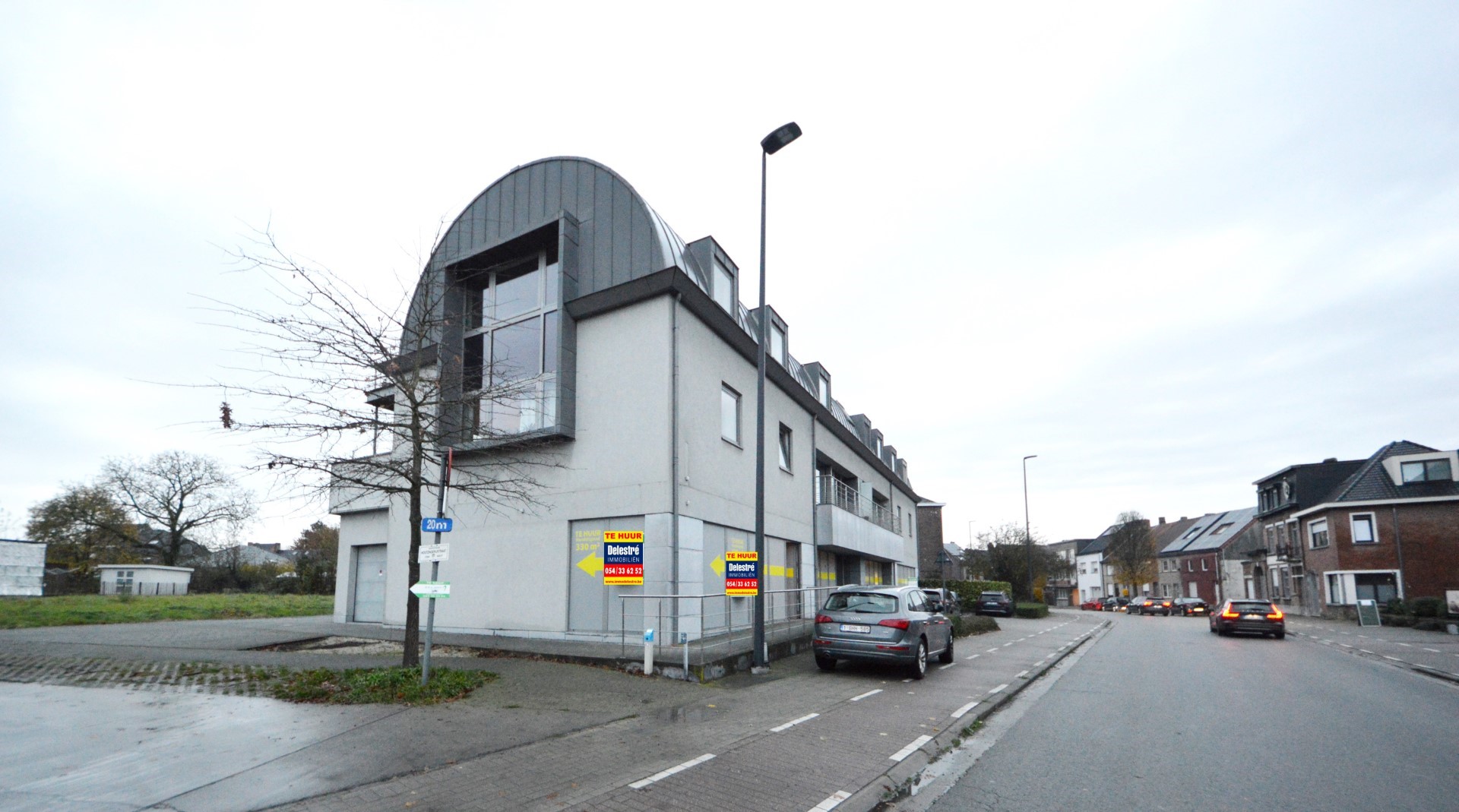 MODERN COMMERCIEEL PAND INCL. 4 PRIVE PARKINGS - foto 2