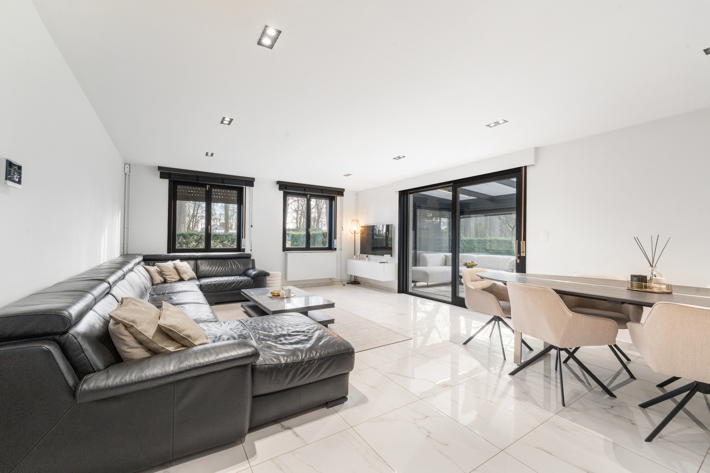 Ruime open bebouwing met 5 slaapkamers op toplocatie! - foto 2