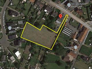 Twee mooie percelen bouwgrond bestemd voor open-bebouwing, type bungalow, in het centrum van Linden.Gelegen in woongebied - niet...