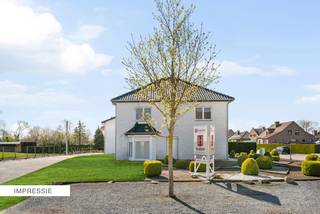 Deze woning biedt een mooie kans voor wie op zoek is naar een huis dat volledig naar eigen smaak gerenoveerd kan worden. Dankzij de ruimte en...