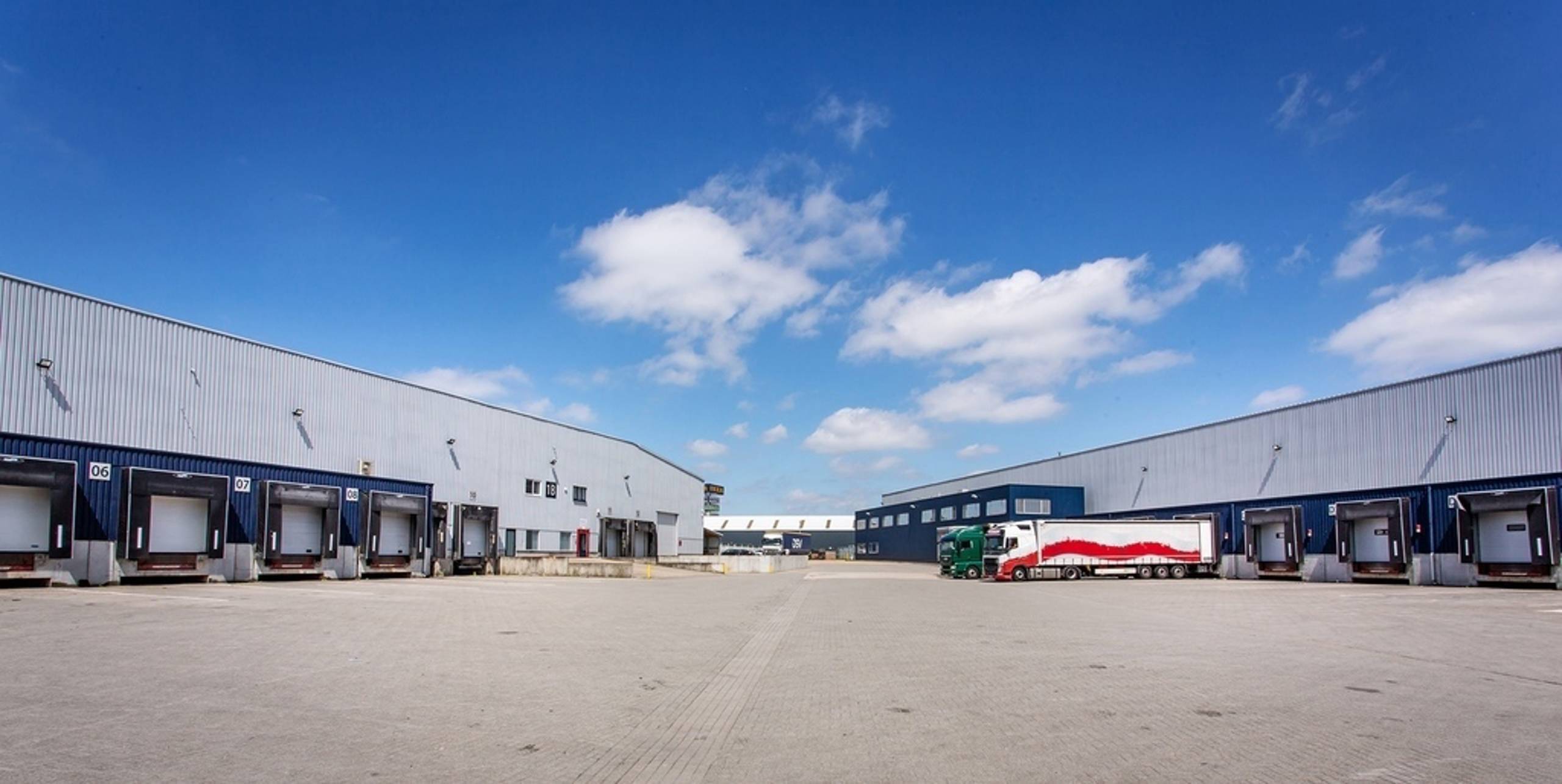 Magazijn 3.128m² te huur goed gelegen langs de A12  - foto 4