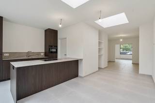 Boomkensstraat 211: Zeer knappe gerenoveerde stadswoning met 3 slaapkamers en tuin.Indeling: Gelijkvloers: Inkomhal, gastentoilet, living met...