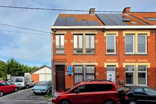 Cozy move-in-ready house with garden! This charming property offers an entrance hall, a comfortable living room, a nice kitchen with breakfast...