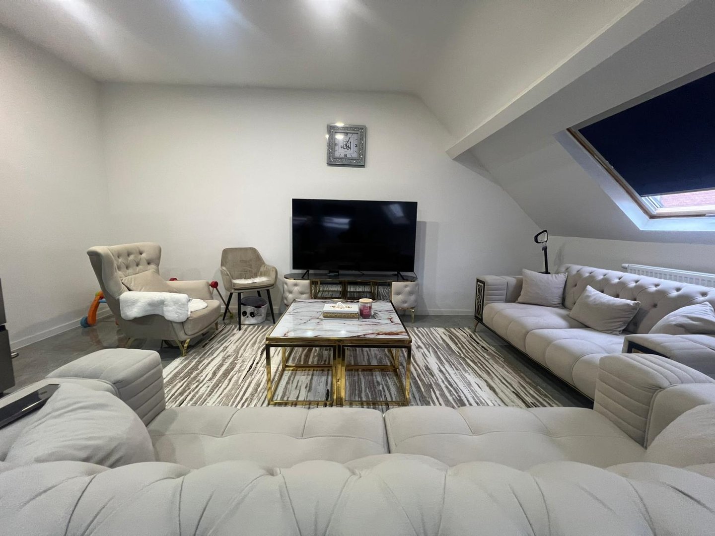 Groot gerenoveerd hoekpand met 3 aparte entiteiten – ideaal als investering! - foto 1