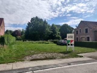 Mooi gelegen bouwgrond met een zuidelijke oriëntatie, gelegen in Grasheide/Putte.<br /><br />De grond is 10a 23ca groot. Hierop kan u een mooie vrijstaande woning bouwen met zonnige tuin en terras.<br />De minimale bouwbreedte is 7m. De maximale bouwdiepte bedraagt 17m op het gelijkvloers.<br /><br />De grond is gelegen in een verkaveling. De bouwvoorschriften en het inplantingsplan zijn te vinden onderaan de pagina, bij 'downloads'.<br /><br />Bent u op zoek naar dit perceel om uw energiezuinige droomwoning te bouwen, twijfel niet te lang en neem contact op met Fernand Tosseyn 0488/51.19.10 of fernand.tosseyn@living-stone.be