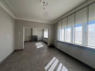 Uniek landhuis met veel ruimte en karakter te huur.In een rustige straat met mooi zicht op weilanden ligt deze bijzonder ruime woning.Ondanks de...