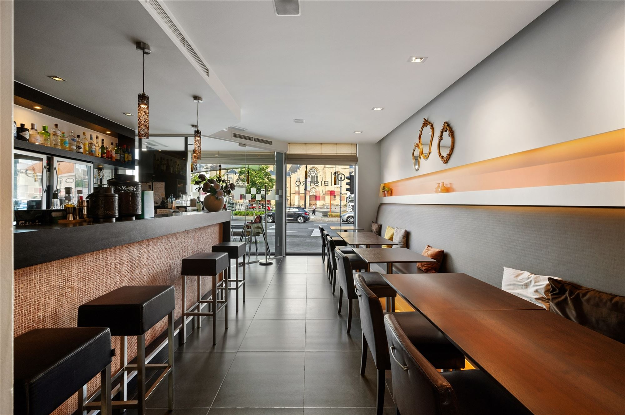 Centraal handelsgelijkvloers voor horeca met zonnig terras - foto 4