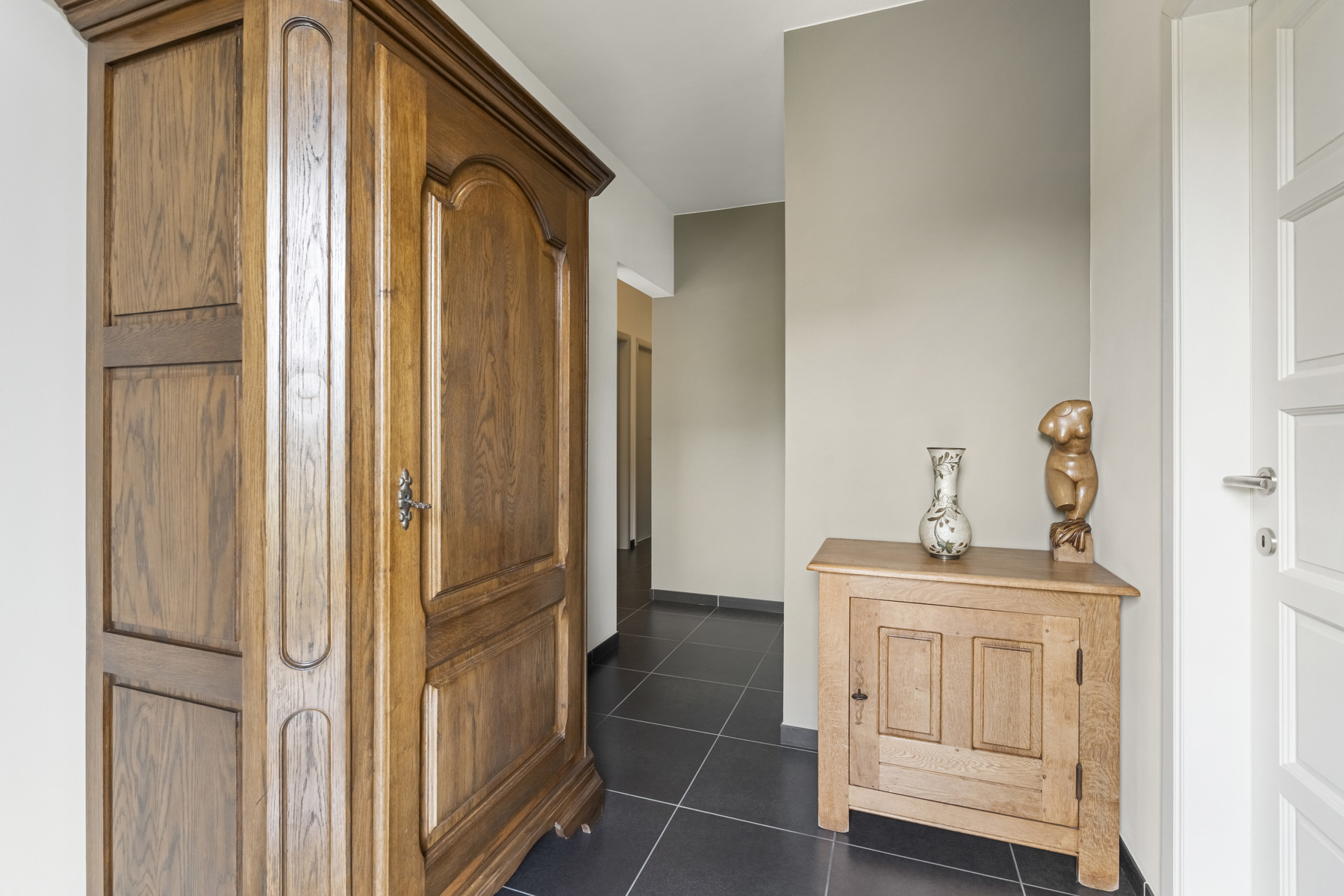 Instapklare 3-slpk woning met garage en kelder op 1719 m². - foto 3