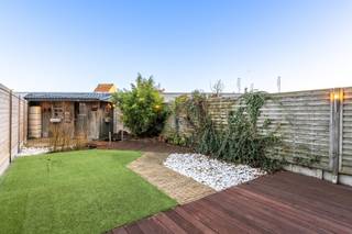 Moderne stadswoning mét parking in het centrum van Heist, op korte afstand van het strand. In slechts enkele minuten, via het mooie...