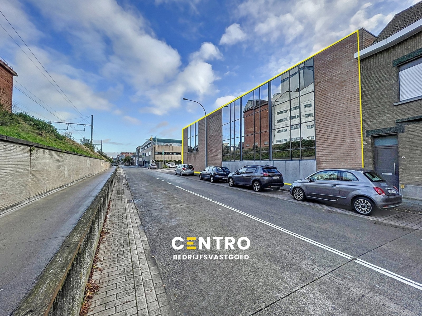 Instapklare burelen/showroom (± 1.400 m²) te ROESELARE ! - foto 1