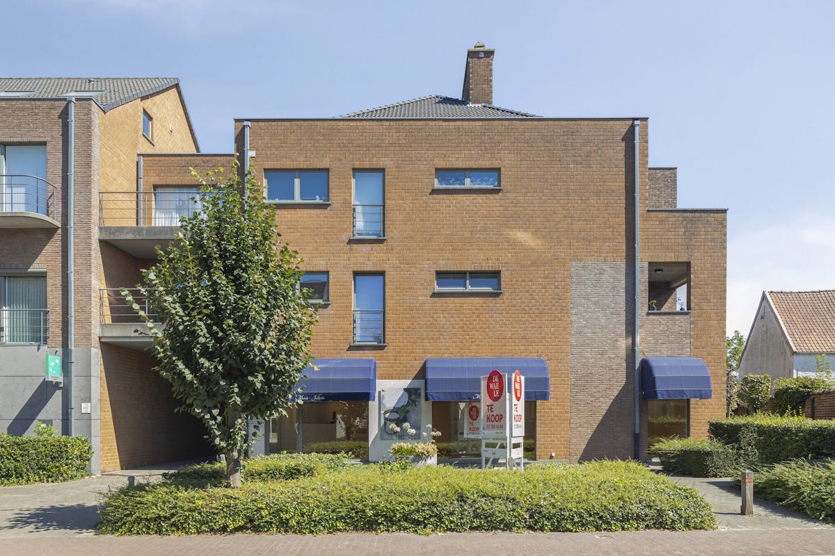 Spacious commercial property/office near the center of Grimbergen - photo 1