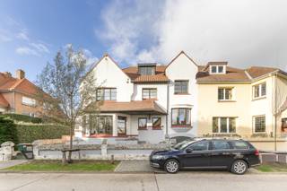 DE PANNE: PRACHTIGE 3-GEVELWONING MET UNIEK POTENTIEEL IN DE HISTORISCHE DUMONTWIJK Ontdek deze uitzonderlijk ruime woning met een bewoonbare...