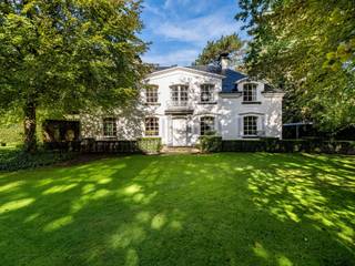 Stijlvolle villa op een perceel van 3.282 m² met veel privacy gelegen in unieke bosrijke omgeving te Vosselaar, nabij scholen, sportmogelijkheden...