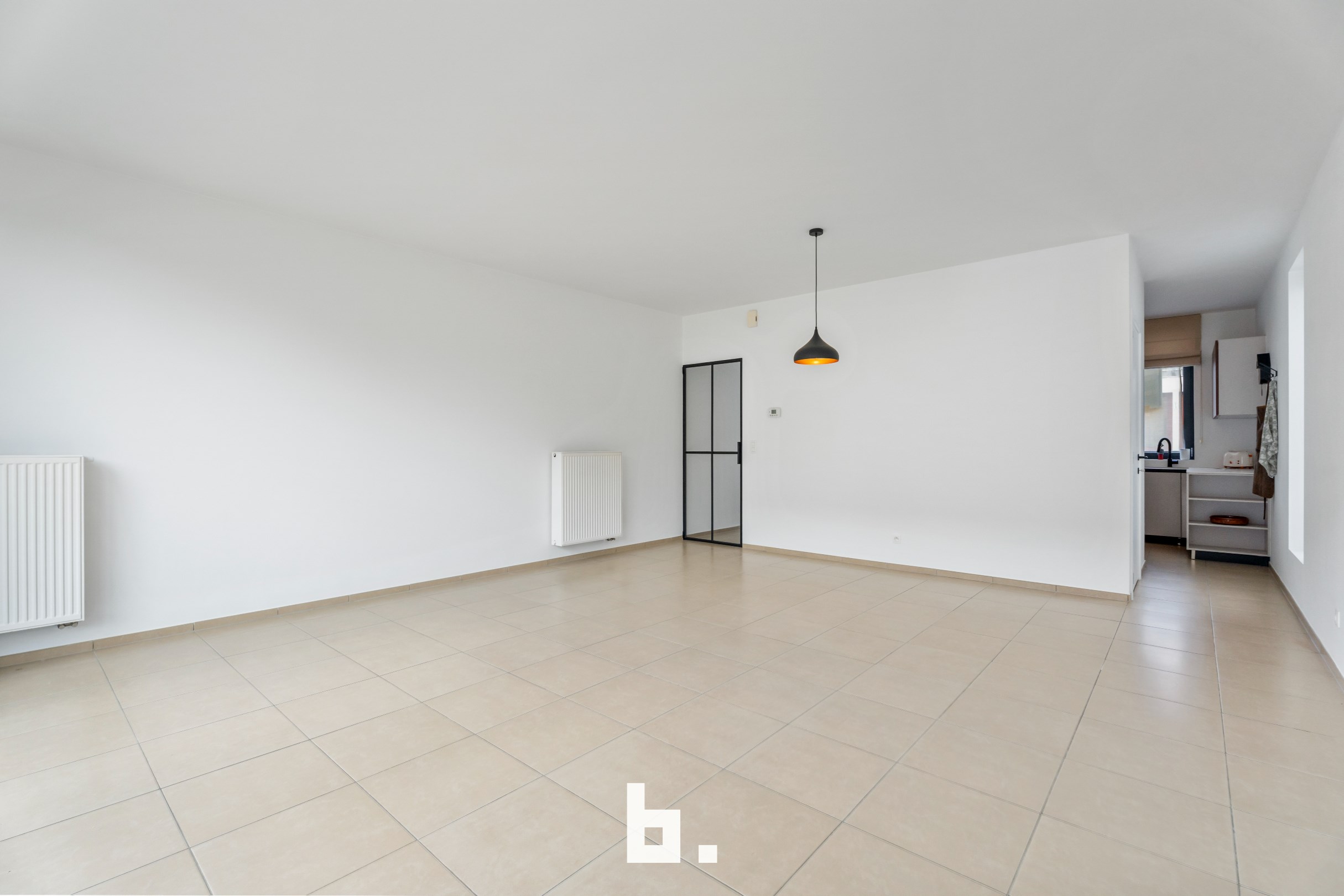 Instapklare halfopen woning  met 4 slpks, koer/ tuintje en ondergrondse autostaanplaats - foto 4