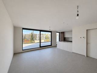Dit gloednieuwe appartement, gelegen in de Vennestraat 13 te Waregem, biedt het beste van modern wonen. Perfect voor starters, alleenstaanden...