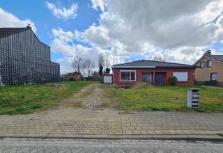 Gerenoveerde woning met 1 slaapkamer, grote tuin en garageDe woning is volledig gerenoveerd, gelegen in een zeer rustige omgeving en nabij de...