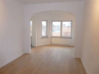 ETTERBEEK, Jachtwijk, mooi licht appartement met 1 slaapkamer + bureau/kinderkamer van ± 70m² bewoonbaar. Het is als volgt ingedeeld:...