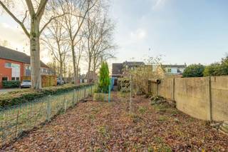 Maison jumelée à rénover avec jardin Dans un endroit calme à Brasschaat, vous trouverez cette maison jumelée avec jardin, idéale pour ceux qui...