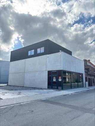 KMO units te koop te LedegemUnit1 =  opp 160m²+verdiep(mogelijk woonst) +showroom - grondopp 276 m²: 352.000€ (excl BTW en kostenUnit2 = ...