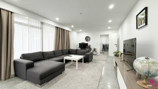 Welkom in deze charmante en gerenoveerde huurwoning met een bewoonbare oppervlakte van maar liefst 172m², rustig gelegen in een aangename...
