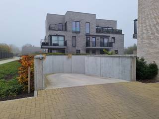 Deze ondergrondse autostaanplaats bevindt zich in residentie 'Reigershof' in een rustige buurt te Zedelgem, Werveken 22-23. Deze praktische en...