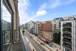 Instapklaar appartement (type doorloper) op topligging te Oostduinkerke-Bad, vlakbij het strand, de winkels en het openbaar vervoer.Het appartement...
