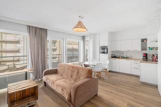 <p>Te koop: verzorgd appartement in het centrum van Koksijde, op slechts enkele stappen van de zeedijk en de zee.</p>

<p> </p>

<p>Dit appartement bevindt zich in een toeristische zone met alle voorzieningen en openbaar vervoer binnen handbereik. Dankzij de ligging nabij de zeedijk geniet u van een levendige omgeving en een strandgevoel het hele jaar door. Het pand beschikt over twee volwaardige slaapkamers en verkeert in goede staat, waardoor het meteen instapklaar is.</p>

<p> </p>

<p>Belangrijkste ruimtes:<br />• Gezellige woonkamer met natuurlijke lichtinval<br />• Functionele keuken<br />• Twee volwaardige slaapkamers<br />• Badkamer met basisvoorzieningen<br />• Apart toilet<br />• Inkomhal</p>

<p> </p>

<p>Troeven:<br />• Nabij de zeedijk<br />• Twee volwaardige slaapkamers<br />• Goede staat</p>

<p> </p>

<p>Neem vandaag nog contact op met uw ERA-makelaar voor een bezoek.<br />058 51 23 23 of op christian@eraservimo.be</p>

<p> </p>

<p>JOUW DROOMAPPARTEMENT. ZO GEVONDEN!</p>