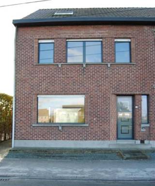 Deze 1-slpk woning is ideaal voor jong koppel of alleenstaande. Op het gelijkvloers van deze woning vindt u een polyvalente ruimte van 36 m²...