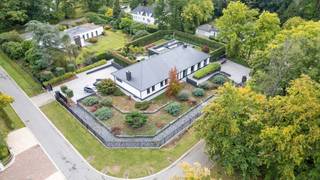 Exclusieve villa in prestigieuze villawijk ‘Zilverkust’ te Rekem – luxueus wonen in een groene oase nabij MaastrichtIn de gegeerde en bosrijke...