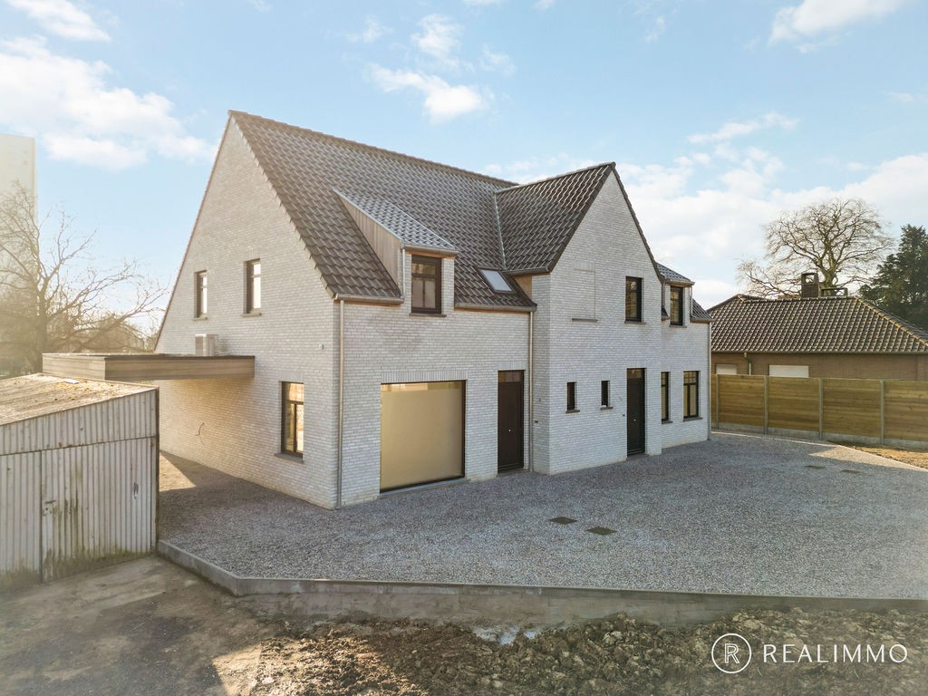 Halfopen nieuwbouwwoning met grote tuin in landelijke stijl in Kerkhove - photo 3