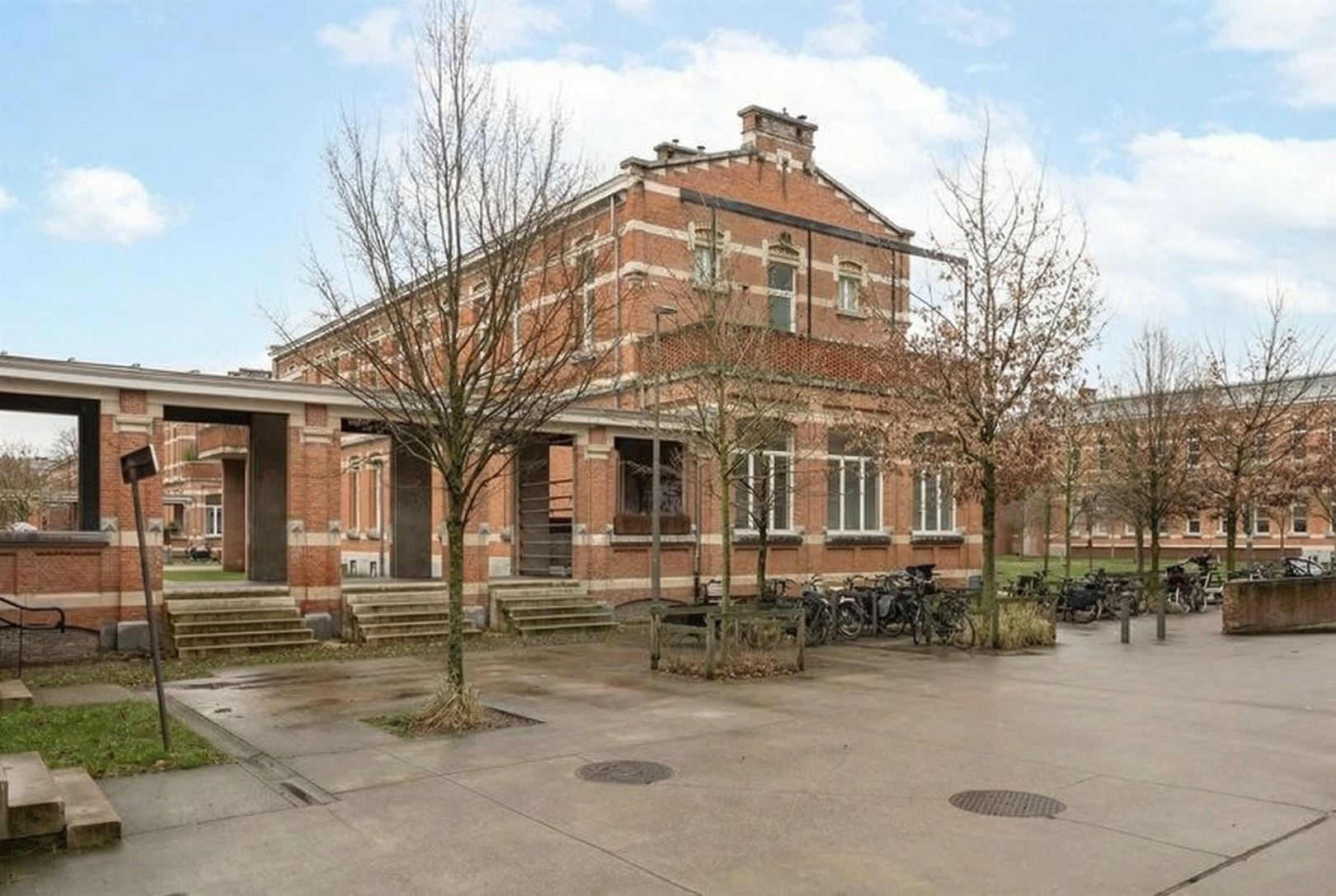 Karaktervolle herenwoning met zee aan ruimte - foto 1