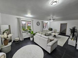 Ruime, vrijstaande woning met 3 slaapkamers, 2 badkamers, garage en mooie, ingerichte tuin. De woning werd in 2019 praktisch volledig gerenoveerd...