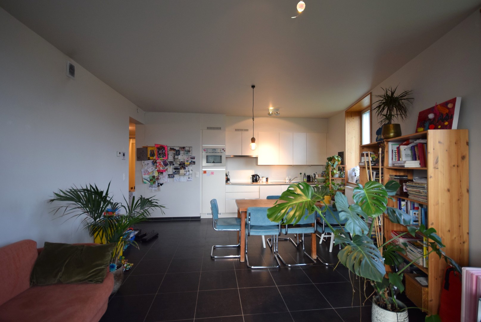 Two-bedroom apartment with a beautiful view of the park. - photo 1